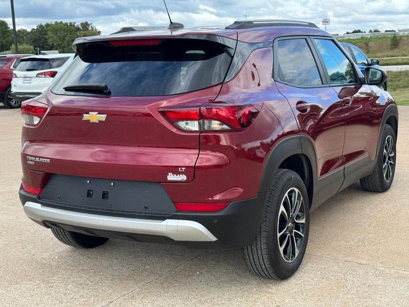 Chevrolet TrailBlazer Vehicle Image 03