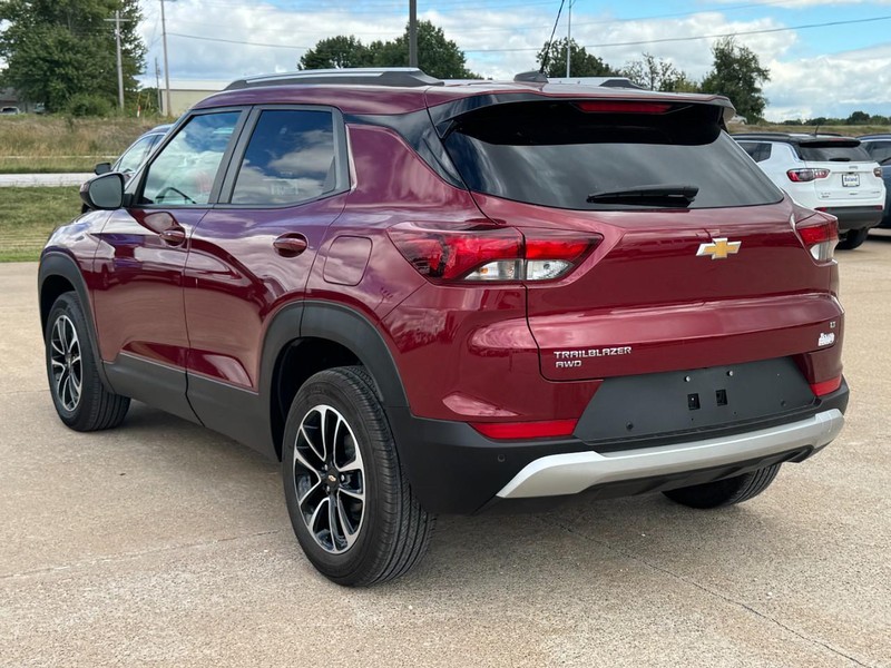 Chevrolet TrailBlazer Vehicle Image 06
