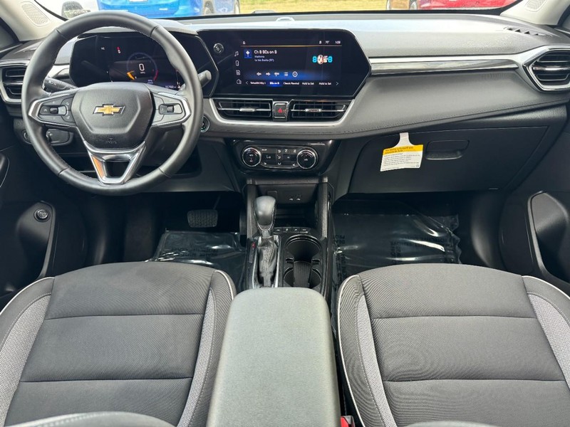 Chevrolet TrailBlazer Vehicle Image 11