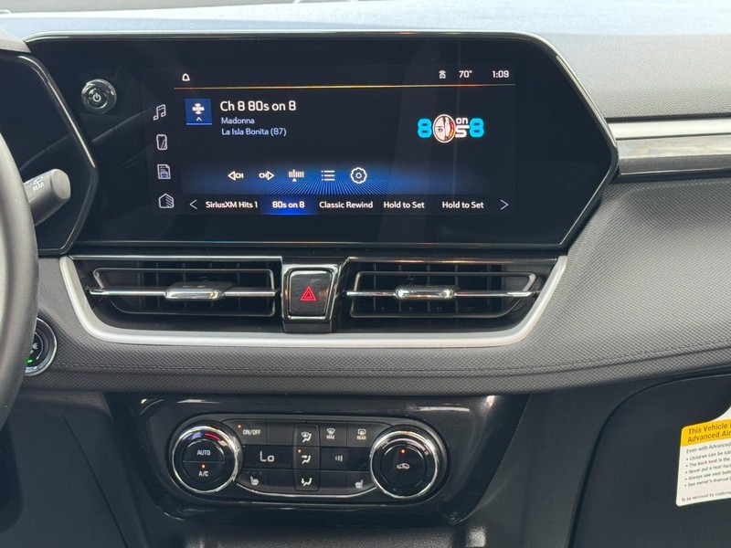 Chevrolet TrailBlazer Vehicle Image 13