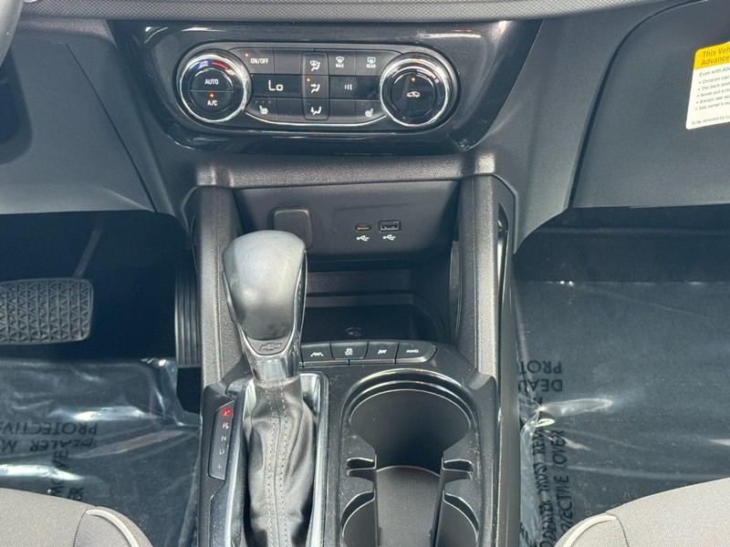 Chevrolet TrailBlazer Vehicle Image 14