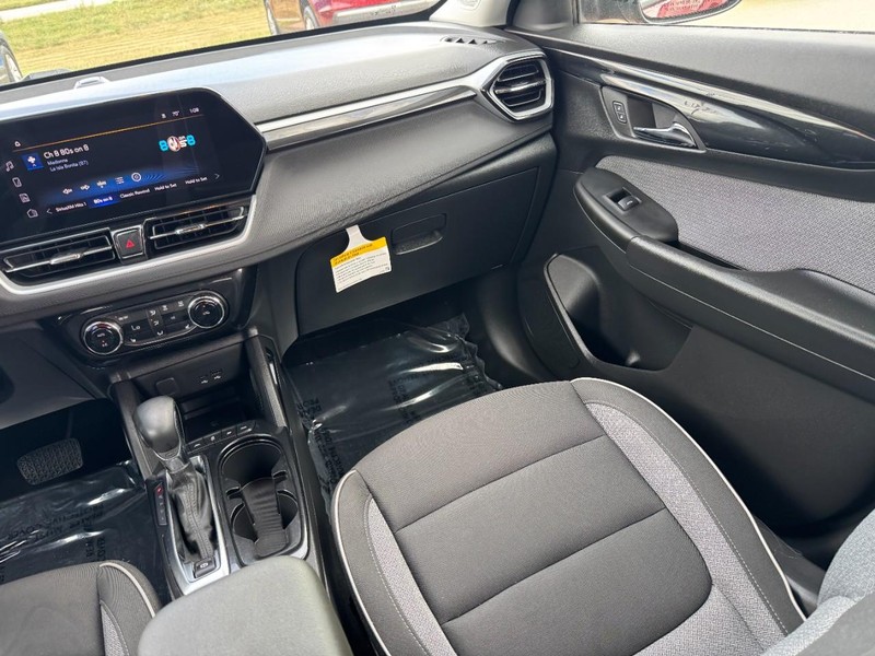 Chevrolet TrailBlazer Vehicle Image 15