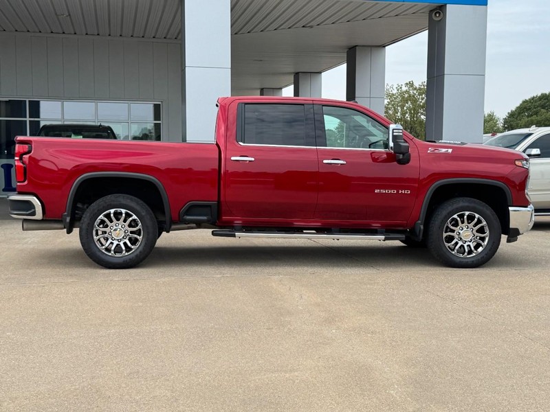 Chevrolet Silverado 2500HD Vehicle Image 02