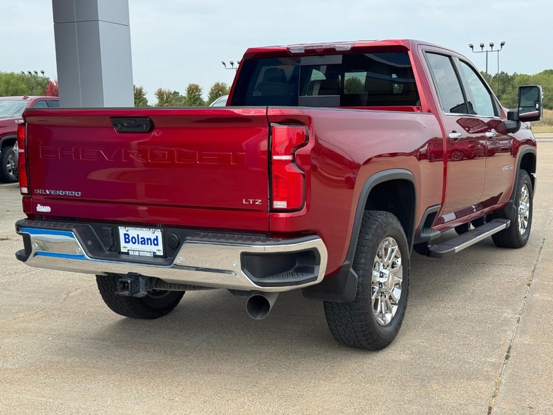 Chevrolet Silverado 2500HD Vehicle Image 03