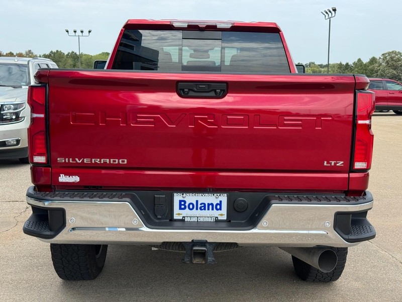 Chevrolet Silverado 2500HD Vehicle Image 04