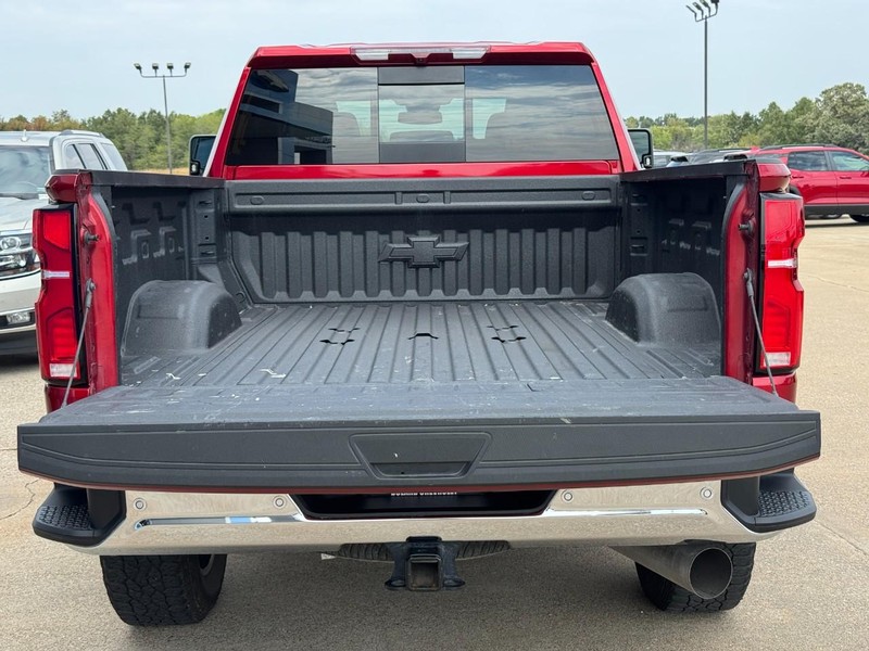 Chevrolet Silverado 2500HD Vehicle Image 05