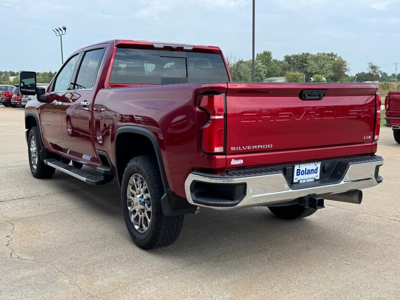 Chevrolet Silverado 2500HD Vehicle Image 06