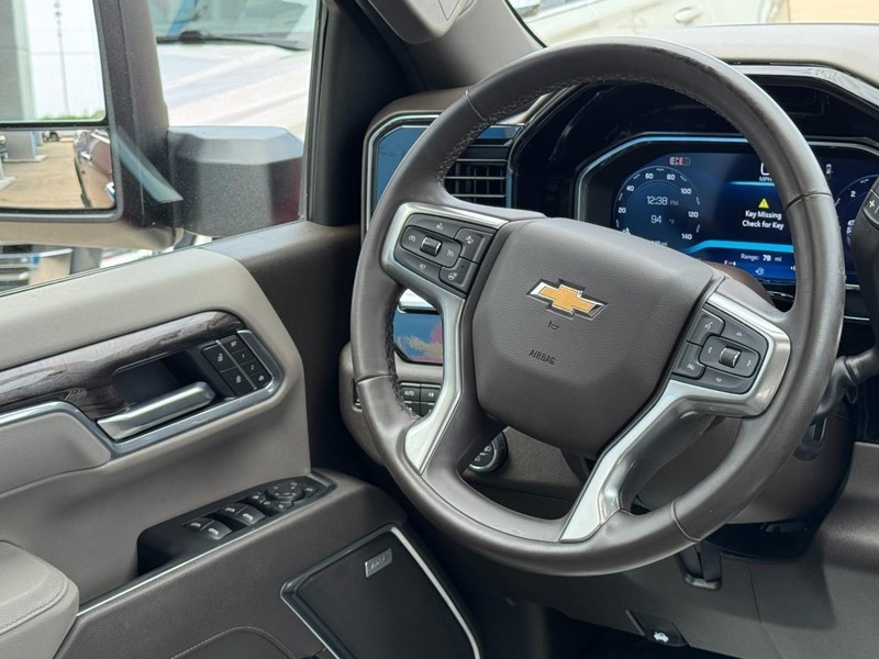 Chevrolet Silverado 2500HD Vehicle Image 12