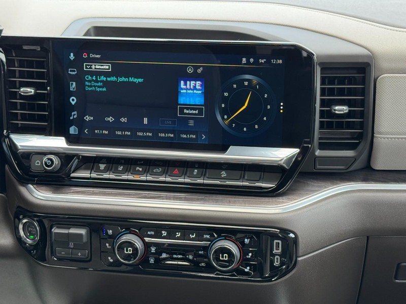 Chevrolet Silverado 2500HD Vehicle Image 13