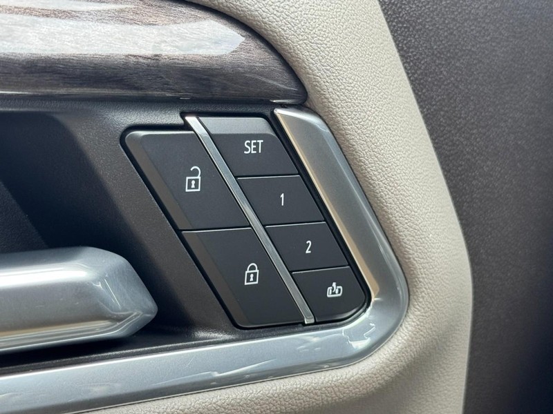 Chevrolet Silverado 2500HD Vehicle Image 16