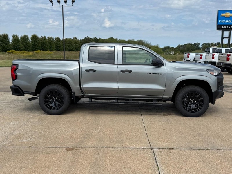 Chevrolet Colorado Vehicle Image 02