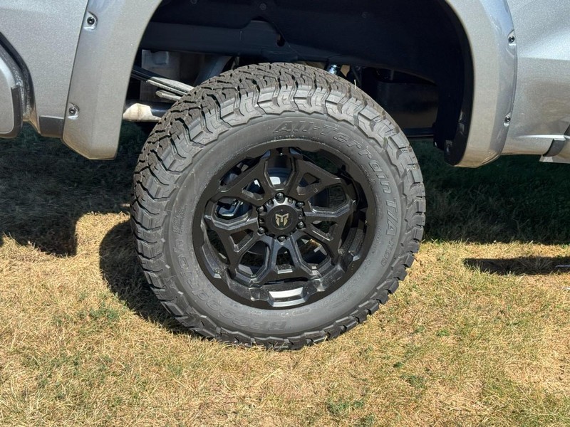Chevrolet Silverado 1500 Vehicle Image 04