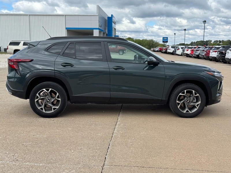 Chevrolet Trax Vehicle Image 02