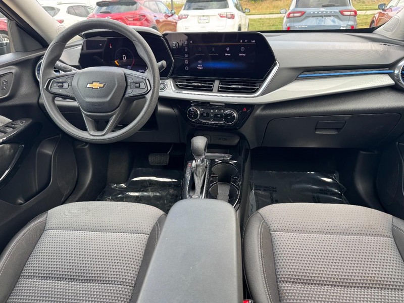 Chevrolet Trax Vehicle Image 11