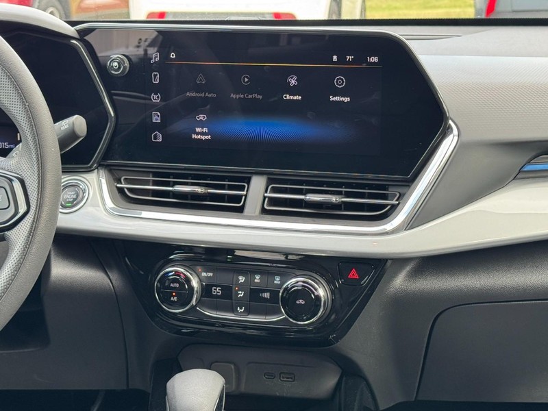 Chevrolet Trax Vehicle Image 13