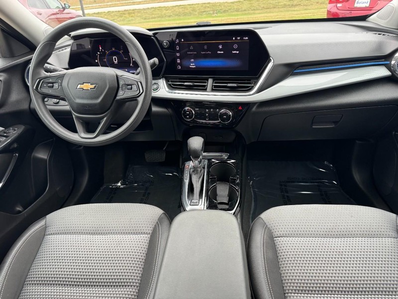 Chevrolet Trax Vehicle Image 11