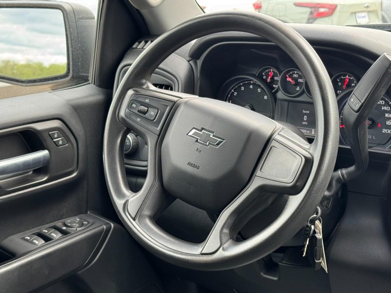 Chevrolet Silverado 1500 Vehicle Image 12