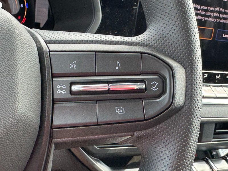 Chevrolet Colorado Vehicle Image 11