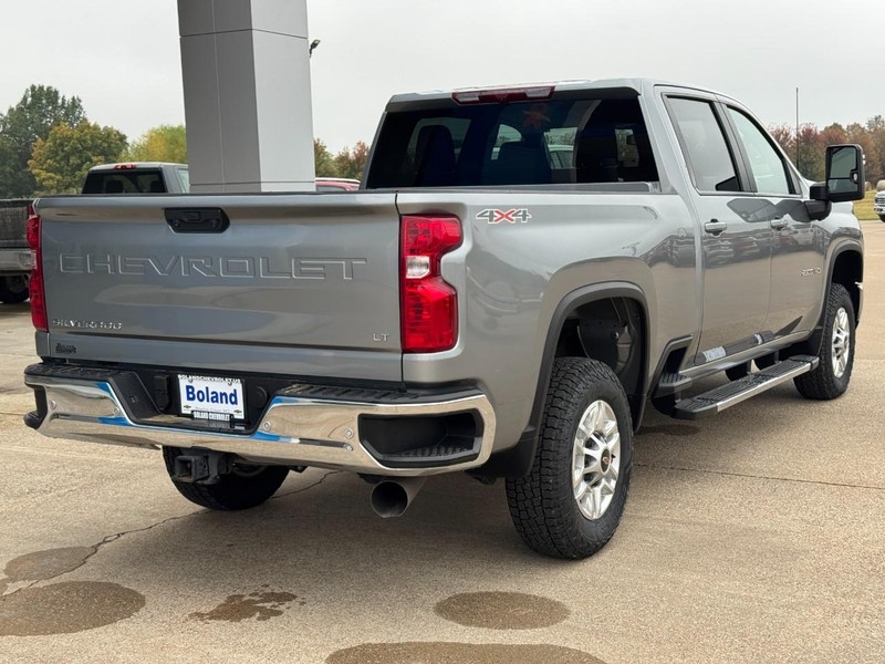 Chevrolet Silverado 2500HD Vehicle Full-screen Gallery Image 03