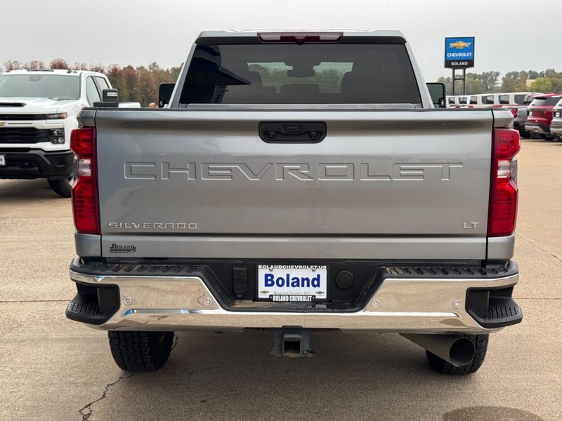 Chevrolet Silverado 2500HD Vehicle Full-screen Gallery Image 04
