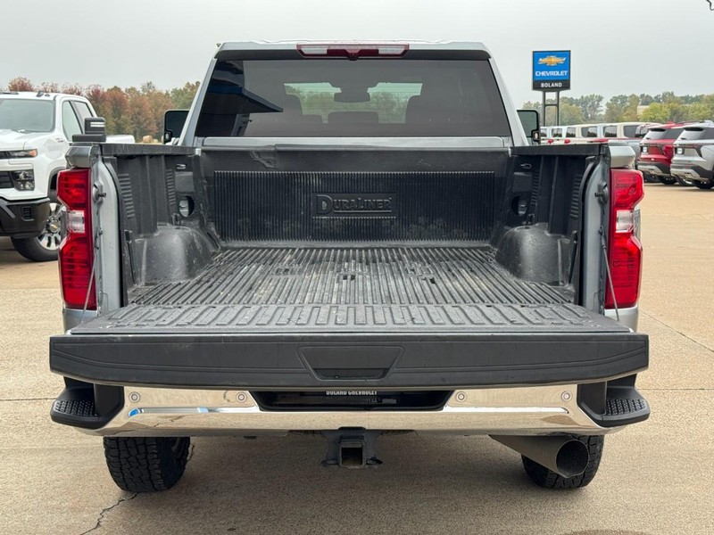 Chevrolet Silverado 2500HD Vehicle Full-screen Gallery Image 05