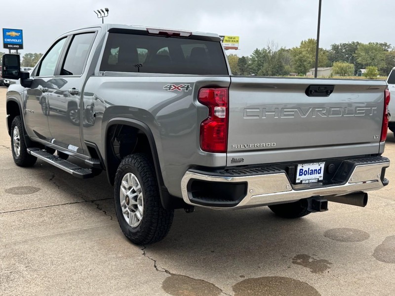 Chevrolet Silverado 2500HD Vehicle Full-screen Gallery Image 06