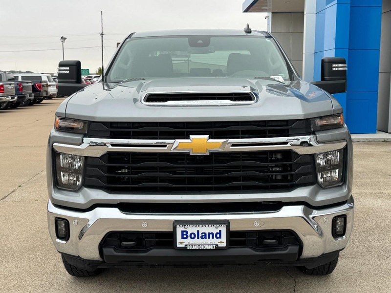 Chevrolet Silverado 2500HD Vehicle Full-screen Gallery Image 09