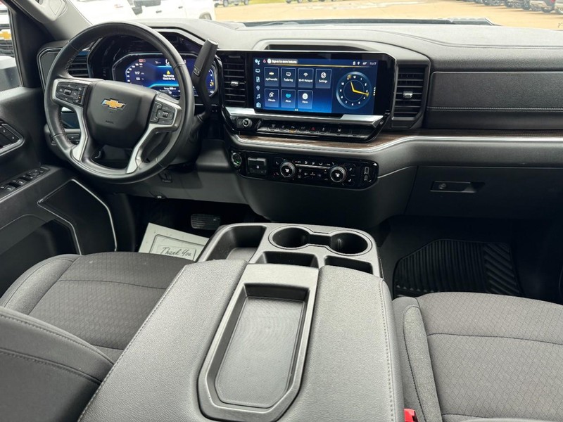 Chevrolet Silverado 2500HD Vehicle Full-screen Gallery Image 11