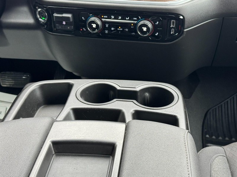 Chevrolet Silverado 2500HD Vehicle Full-screen Gallery Image 14
