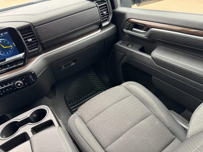 Chevrolet Silverado 2500HD Vehicle Full-screen Gallery Image 15