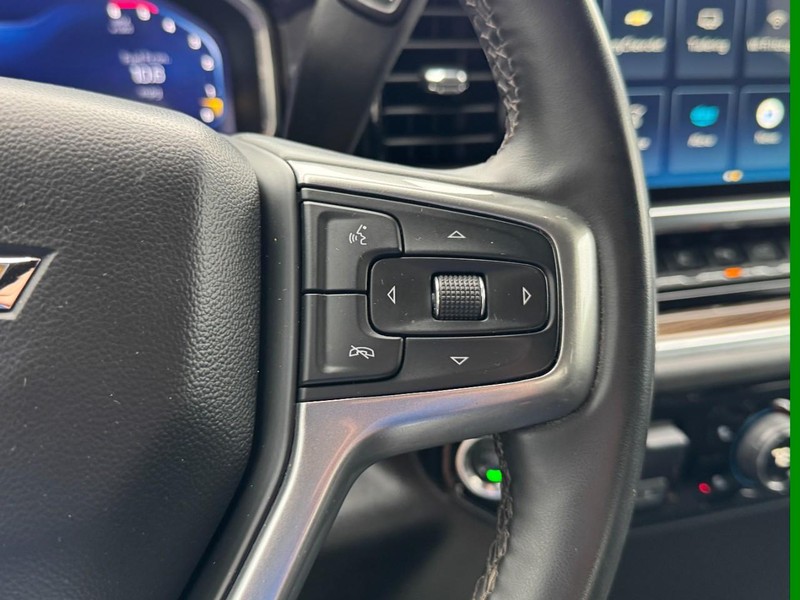 Chevrolet Silverado 2500HD Vehicle Full-screen Gallery Image 17