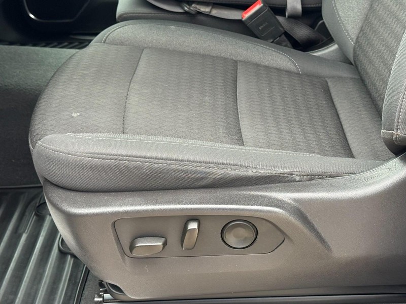 Chevrolet Silverado 2500HD Vehicle Full-screen Gallery Image 22