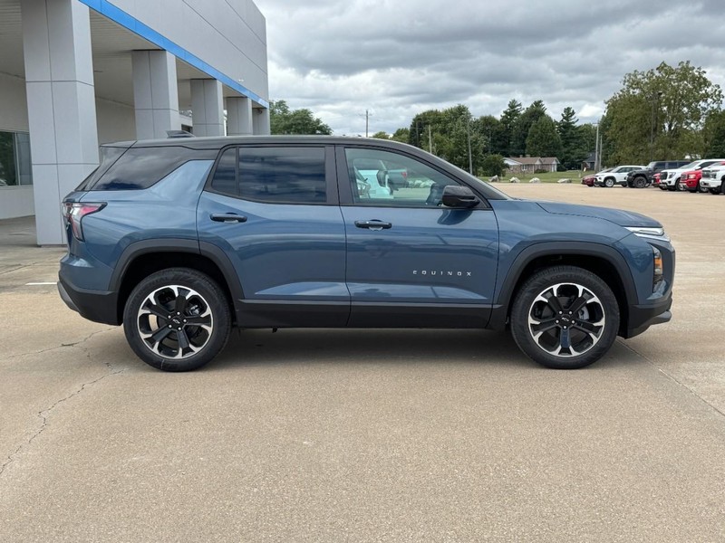 Chevrolet Equinox Vehicle Image 02