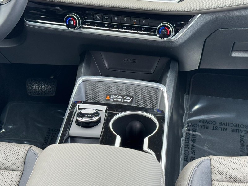 Chevrolet Equinox Vehicle Image 09