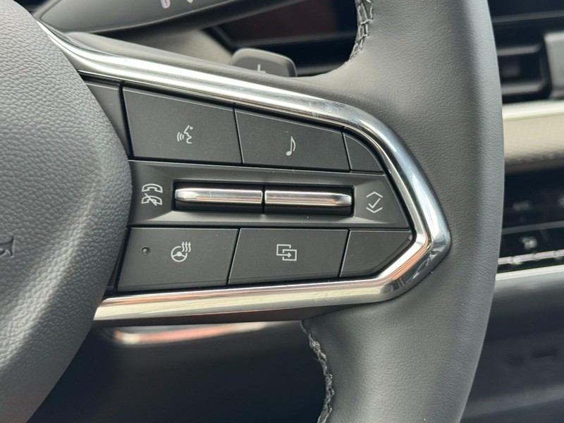 Chevrolet Equinox Vehicle Image 11