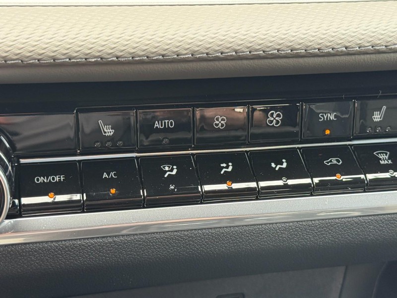 Chevrolet Equinox Vehicle Image 12
