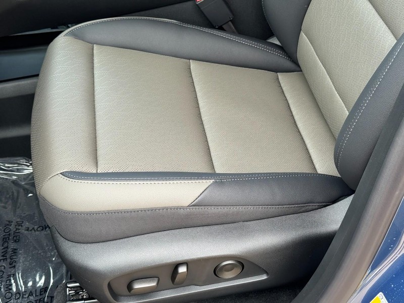 Chevrolet Equinox Vehicle Image 14