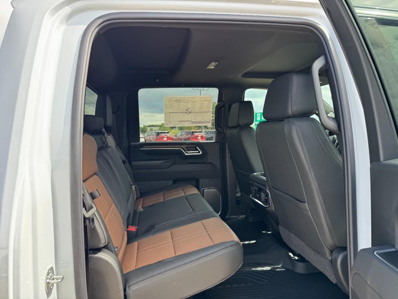 Chevrolet Silverado 3500HD Vehicle Image 05