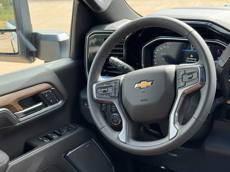 Chevrolet Silverado 3500HD Vehicle Image 08