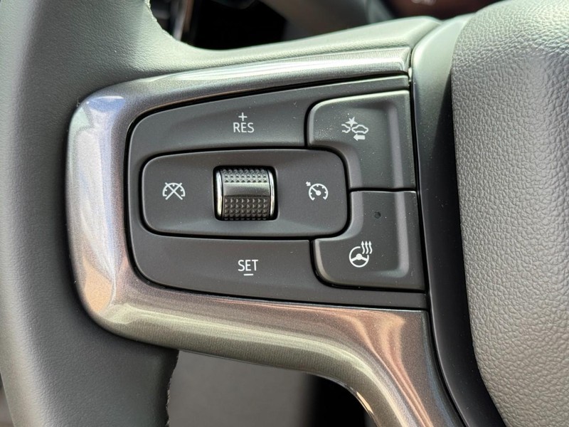 Chevrolet Silverado 3500HD Vehicle Image 12