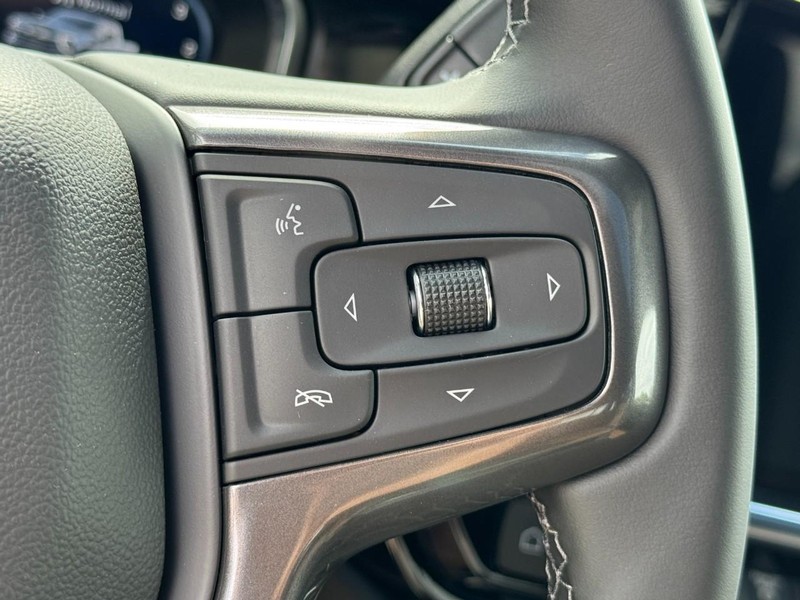 Chevrolet Silverado 3500HD Vehicle Image 13