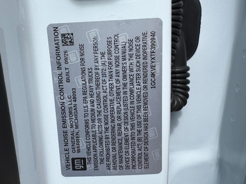 Chevrolet Silverado 3500HD Vehicle Image 17