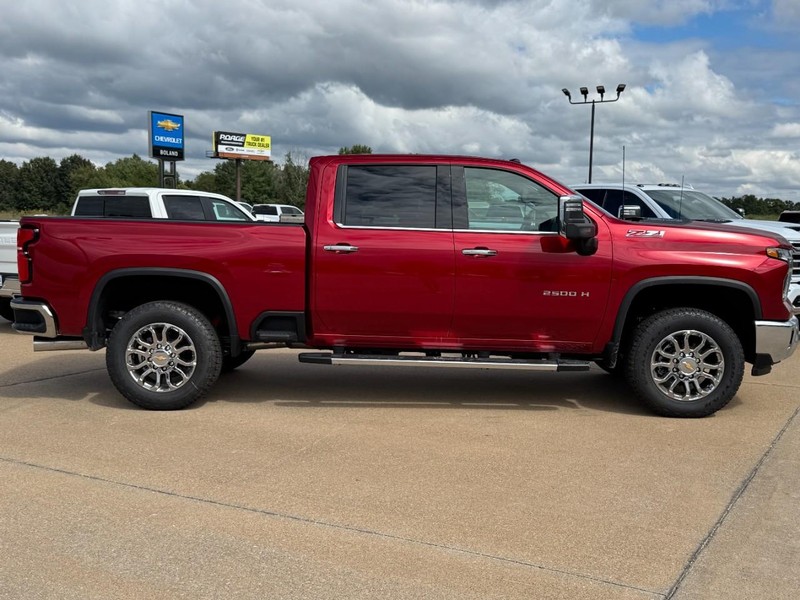 Chevrolet Silverado 2500HD Vehicle Image 02