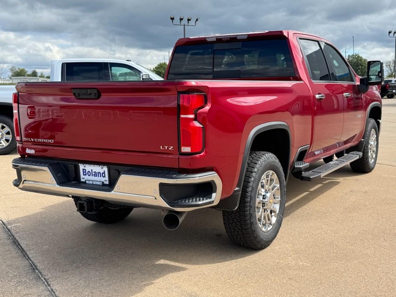 Chevrolet Silverado 2500HD Vehicle Image 03