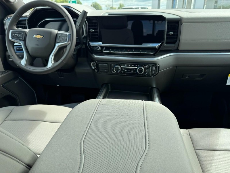 Chevrolet Silverado 2500HD Vehicle Image 06