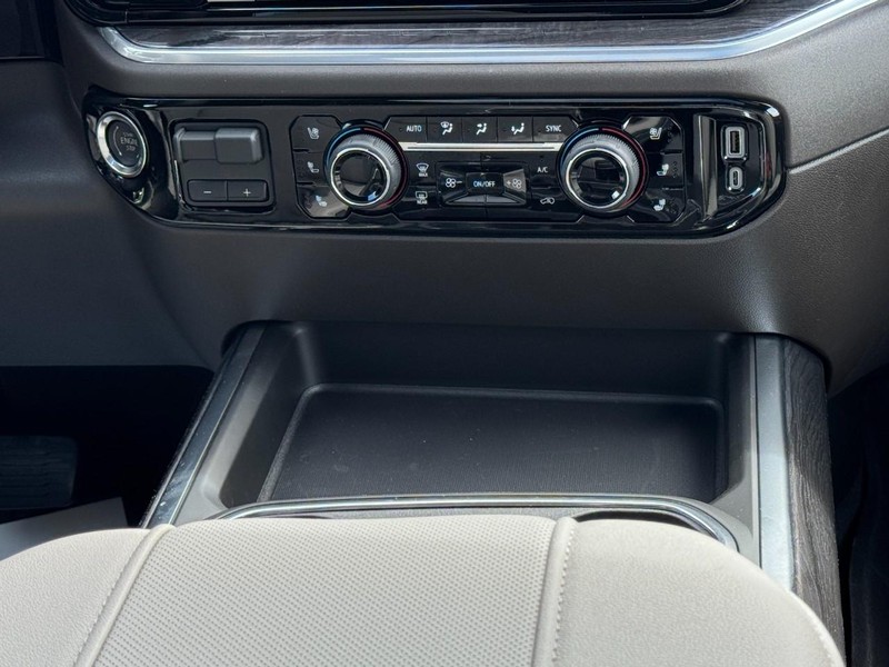 Chevrolet Silverado 2500HD Vehicle Image 09