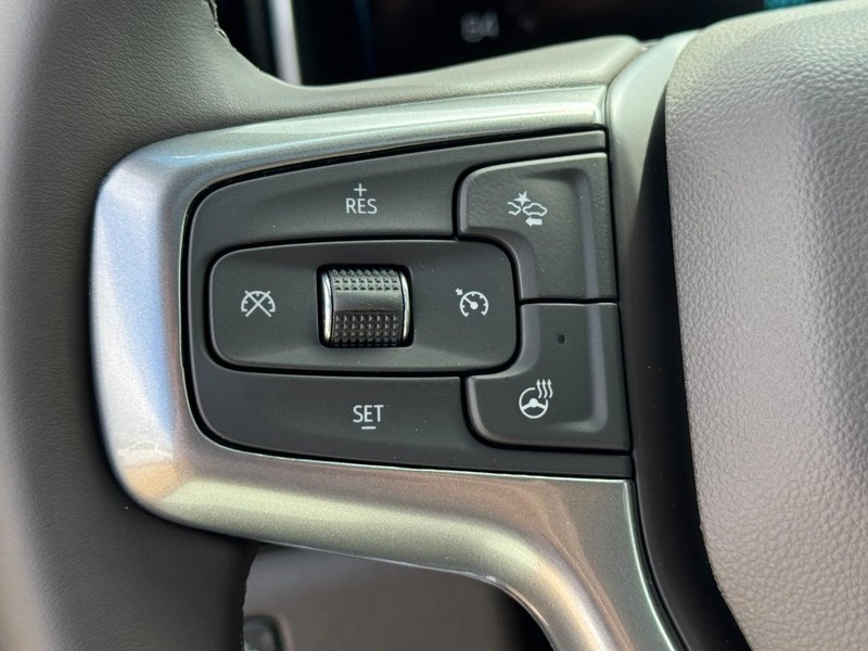 Chevrolet Silverado 2500HD Vehicle Image 11