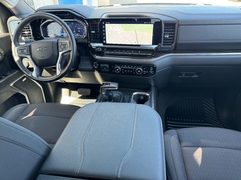 Chevrolet Silverado 1500 Vehicle Full-screen Gallery Image 11