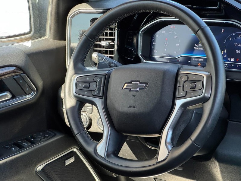 Chevrolet Silverado 1500 Vehicle Full-screen Gallery Image 12