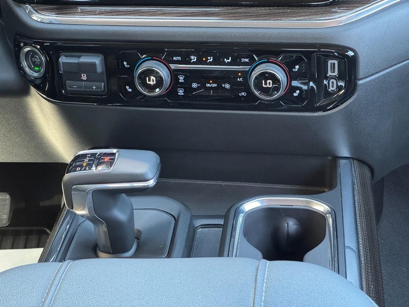 Chevrolet Silverado 1500 Vehicle Full-screen Gallery Image 14